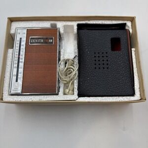 Zenith Royal 28 FM AM Transistor Shirt Pocket Radio IOB box case r26y Vintage